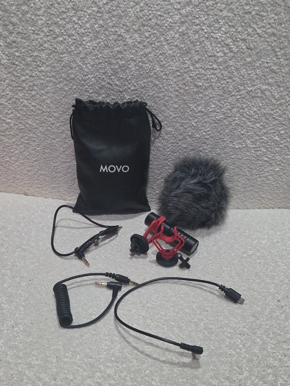 MOVO Compact On-Camera Microphone with Wind Muff - Black/Gray